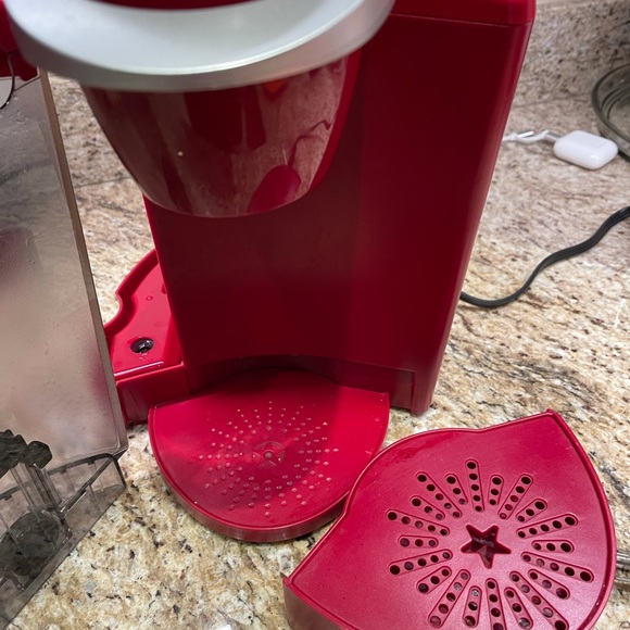Full Size Keurig Coffee Maker in Red - Picture 3 of 9